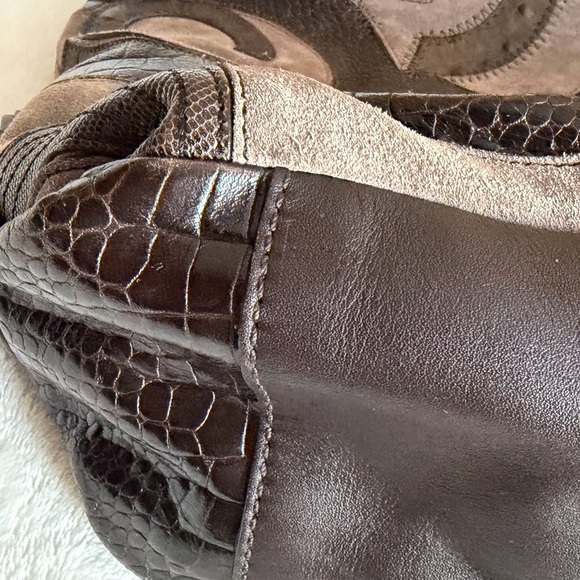 Coach Brooke Inlaid C Large hobo shoulder bag, model #14340, brown/taupe suede - Picture 9 of 12